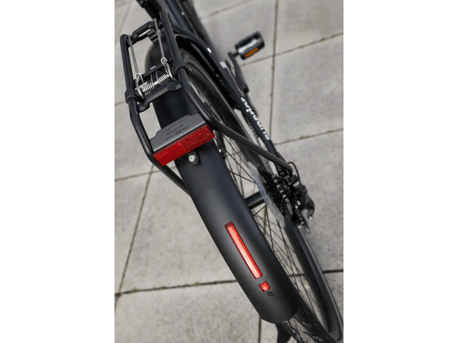 Superior Blox 6.7 T mestský bicykel Gloss Metallic Black