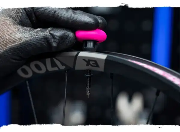 Muc-Off Tubeless Tag holder Valve kit 44 mm Black