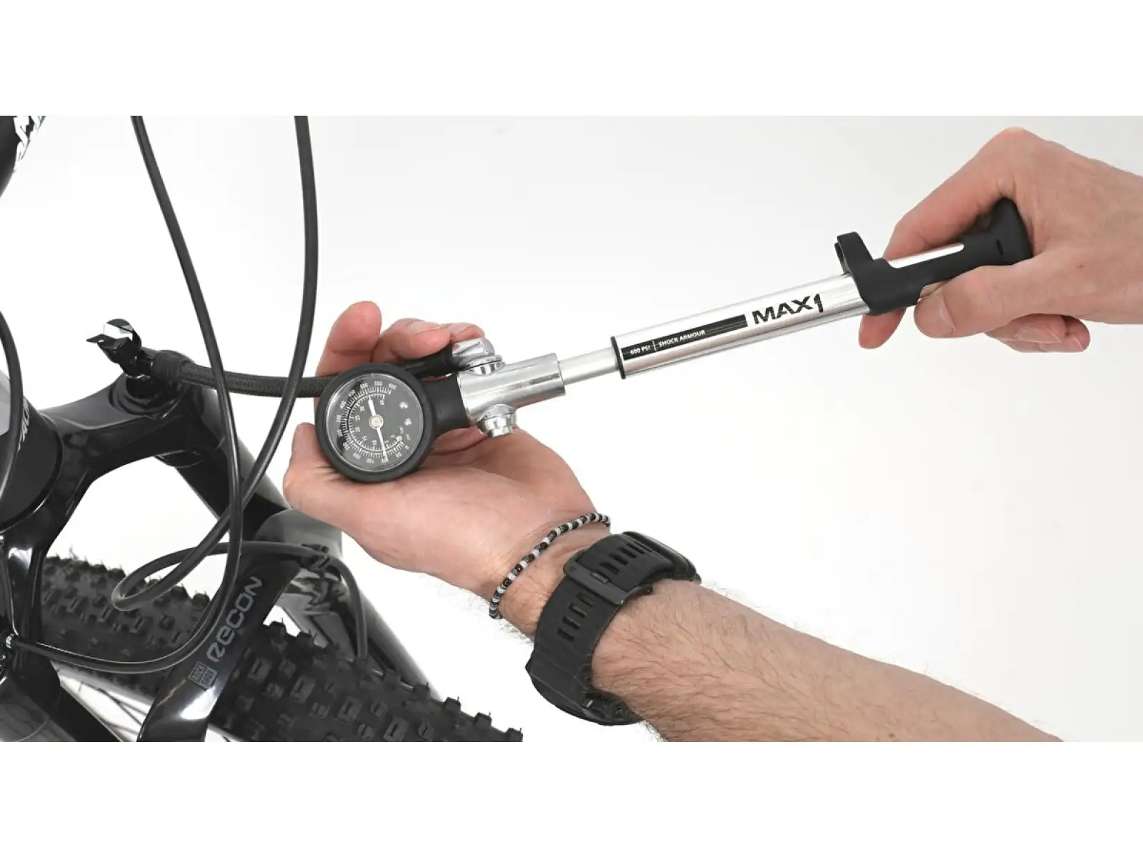 Max1 Shock Sport Armour 600 psi hustilka s manometrom