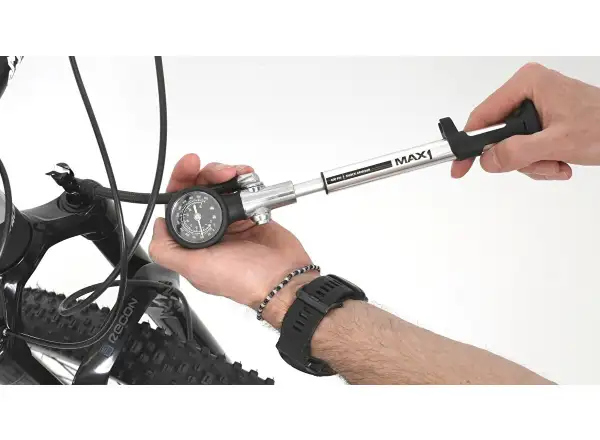 Max1 Shock Sport Armour 600 psi hustilka s manometrom