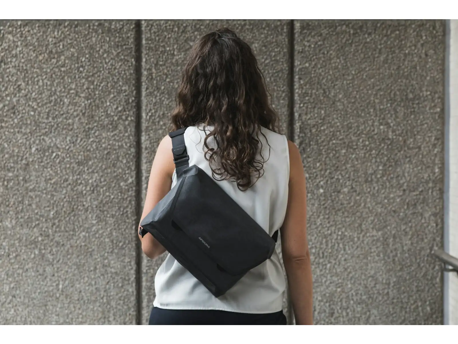 Apidura City Messenger taška 11"