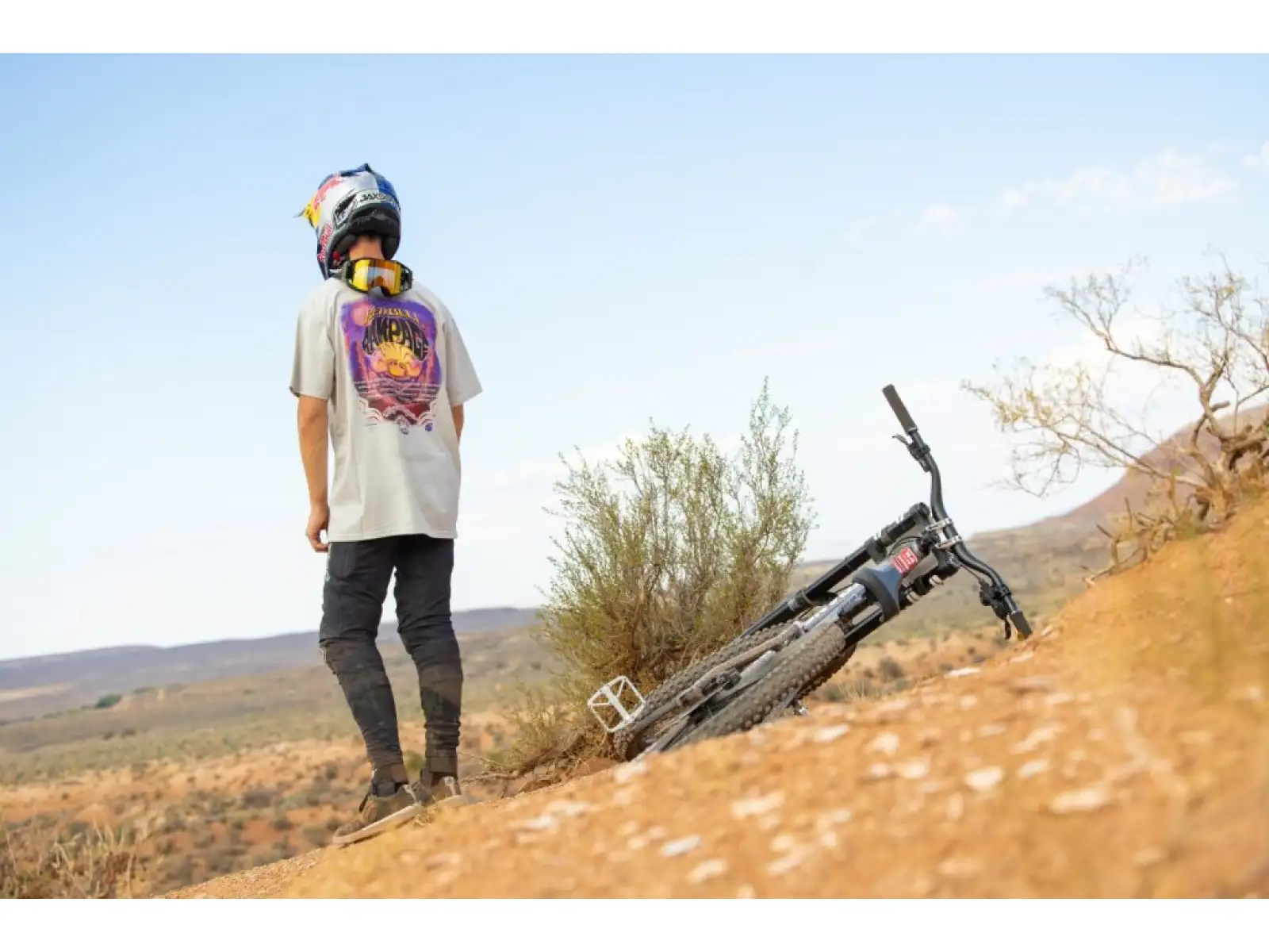 Troy Lee Designs x Red Bull Rampage Valley of Gods pánske tričko krátky rukáv Bone