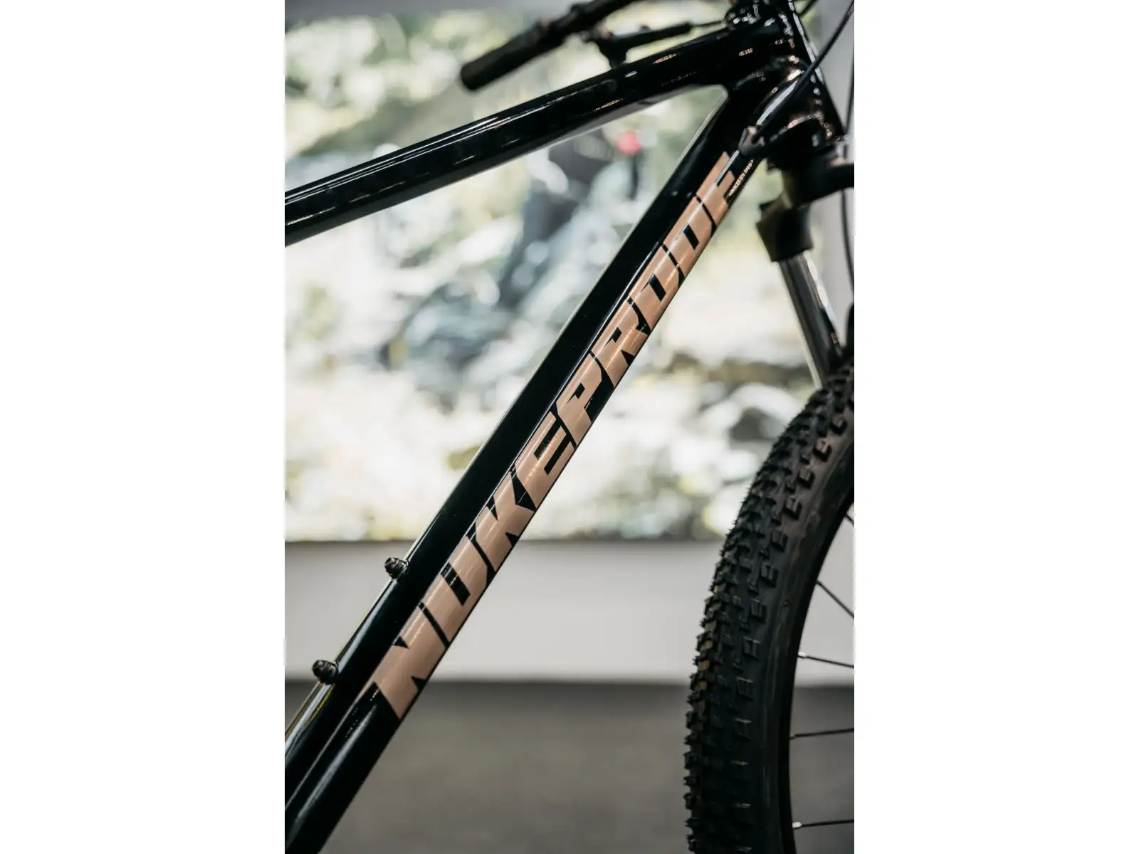 Nukeproof Tracker Sport 275 Essa 1x8 horský bicykel Black/Bronze