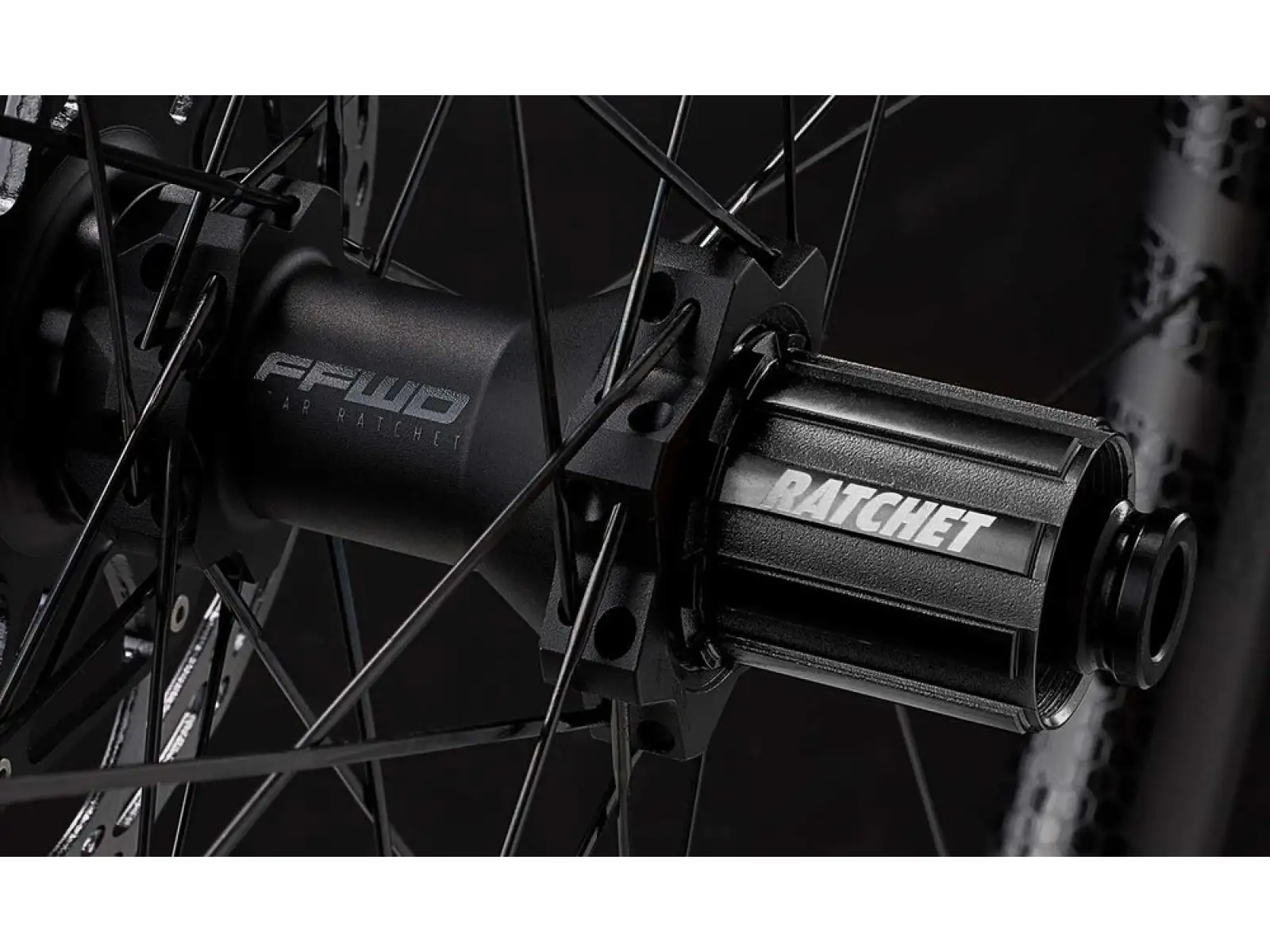 FFWD OUTLAW Carbon Boost 30 mm 29" vypletené kolesá MattBlack