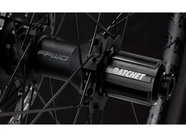 FFWD OUTLAW Carbon Boost 30 mm 29" vypletené kolesá MattBlack