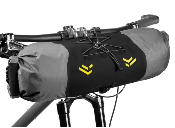 Apidura Backcountry taška na riadidlá 11 l čierna