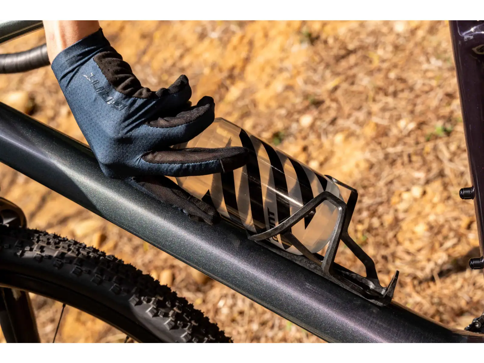 Giant Airway Elite Matt košík na fľašu Black/Gloss silver