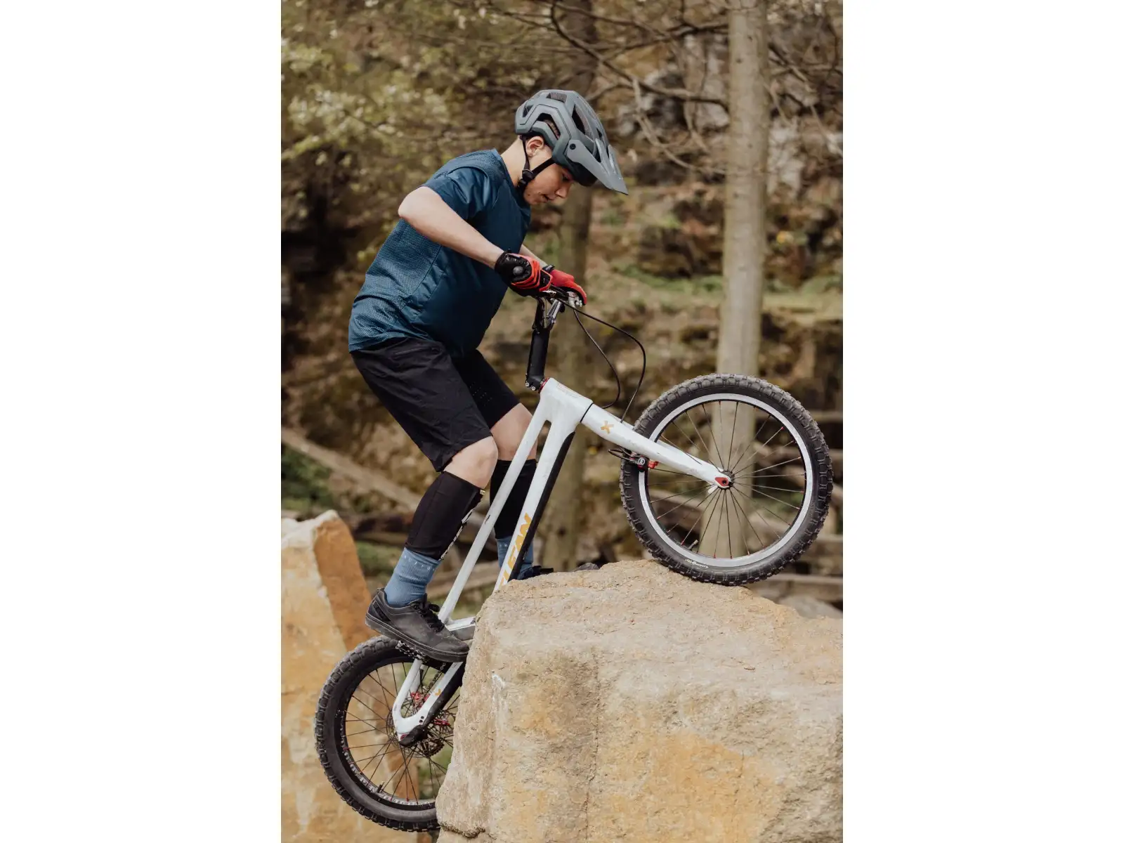 Force Trail MTB prilba antracitová