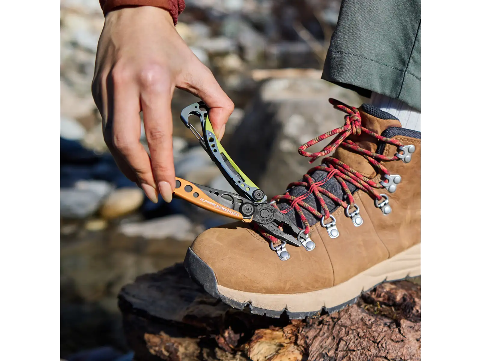 Leatherman Skeletool CX multitool Aurora