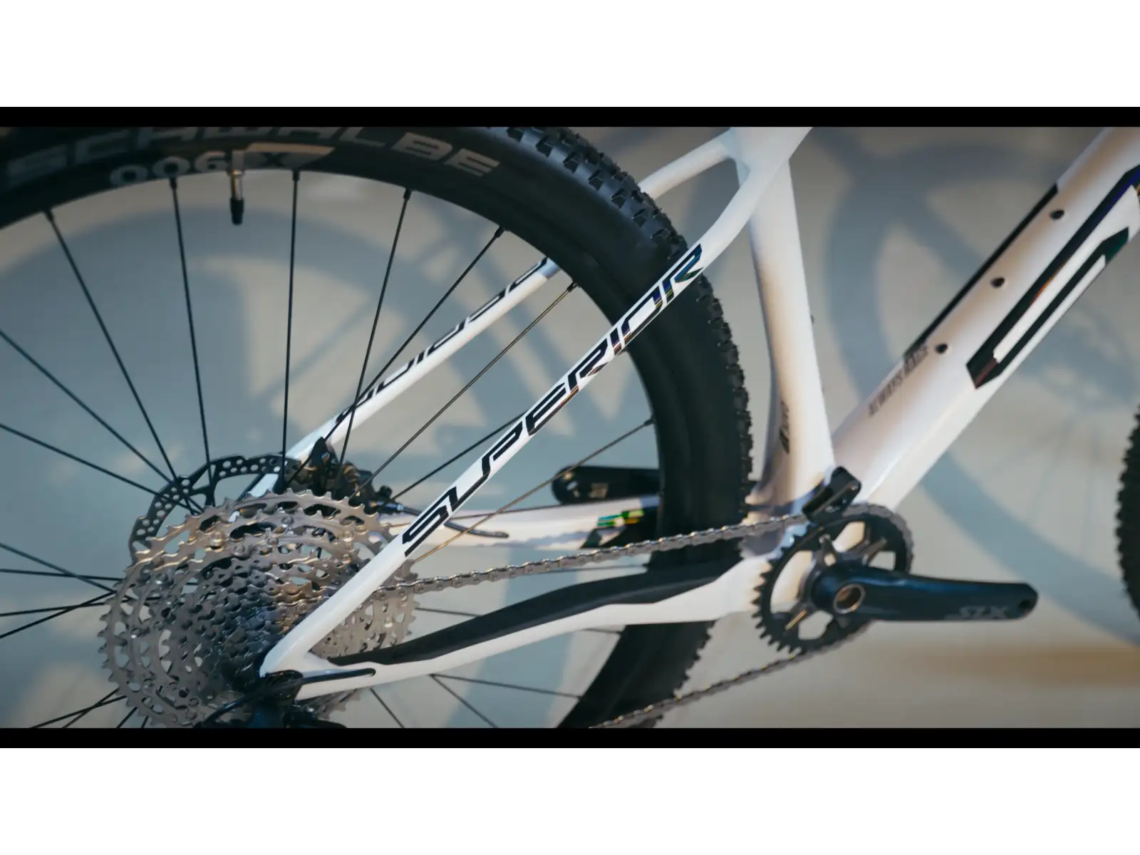 Horský bicykel Superior XP 969 Gloss White Metallic/Hologram Black