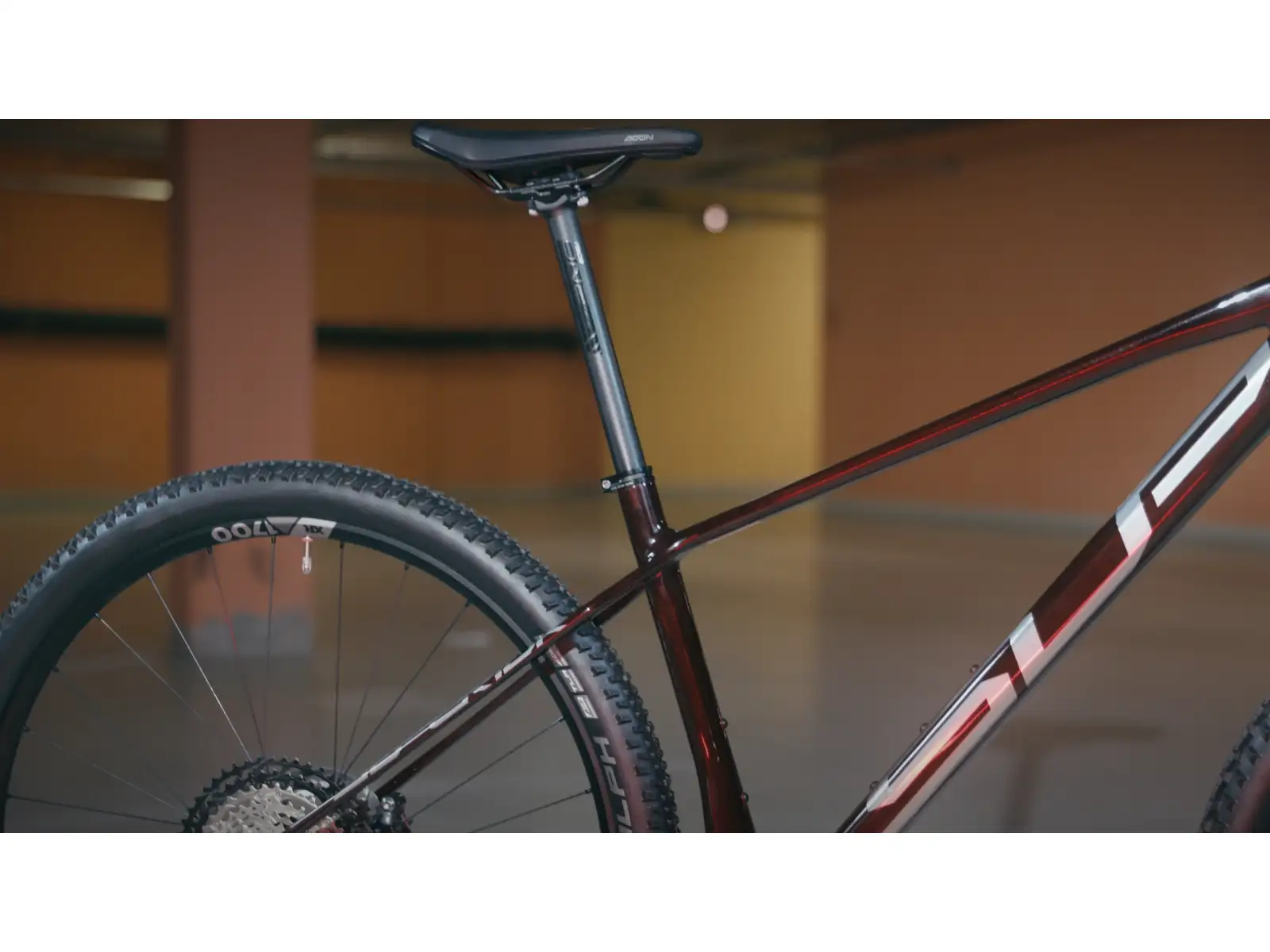 Horský bicykel Superior Team 29 Elite Gloss Red Carbon/Chrome