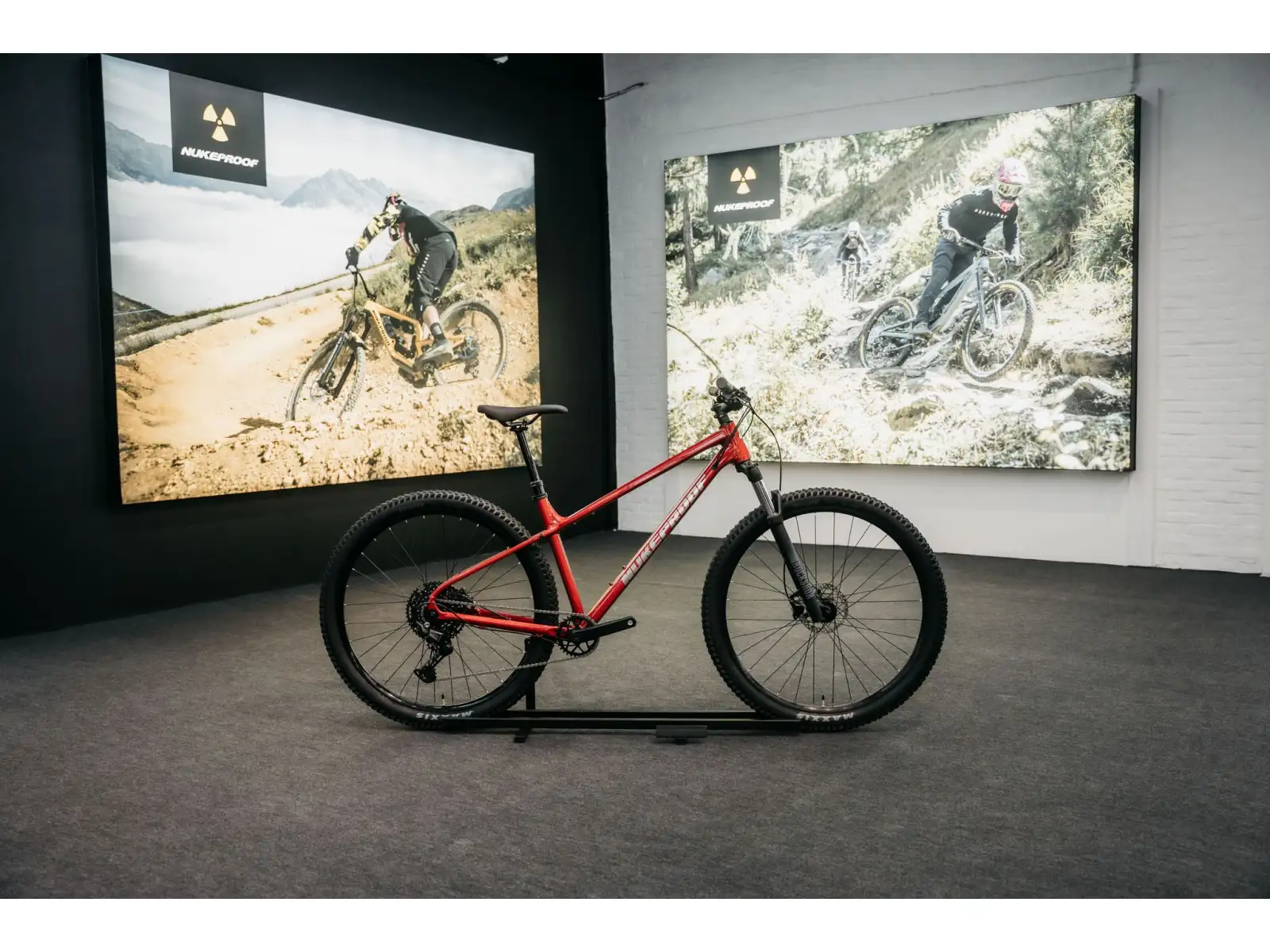 Nukeproof Tracker Comp 275 Cues 1x10 horský bicykel Red/Chrome
