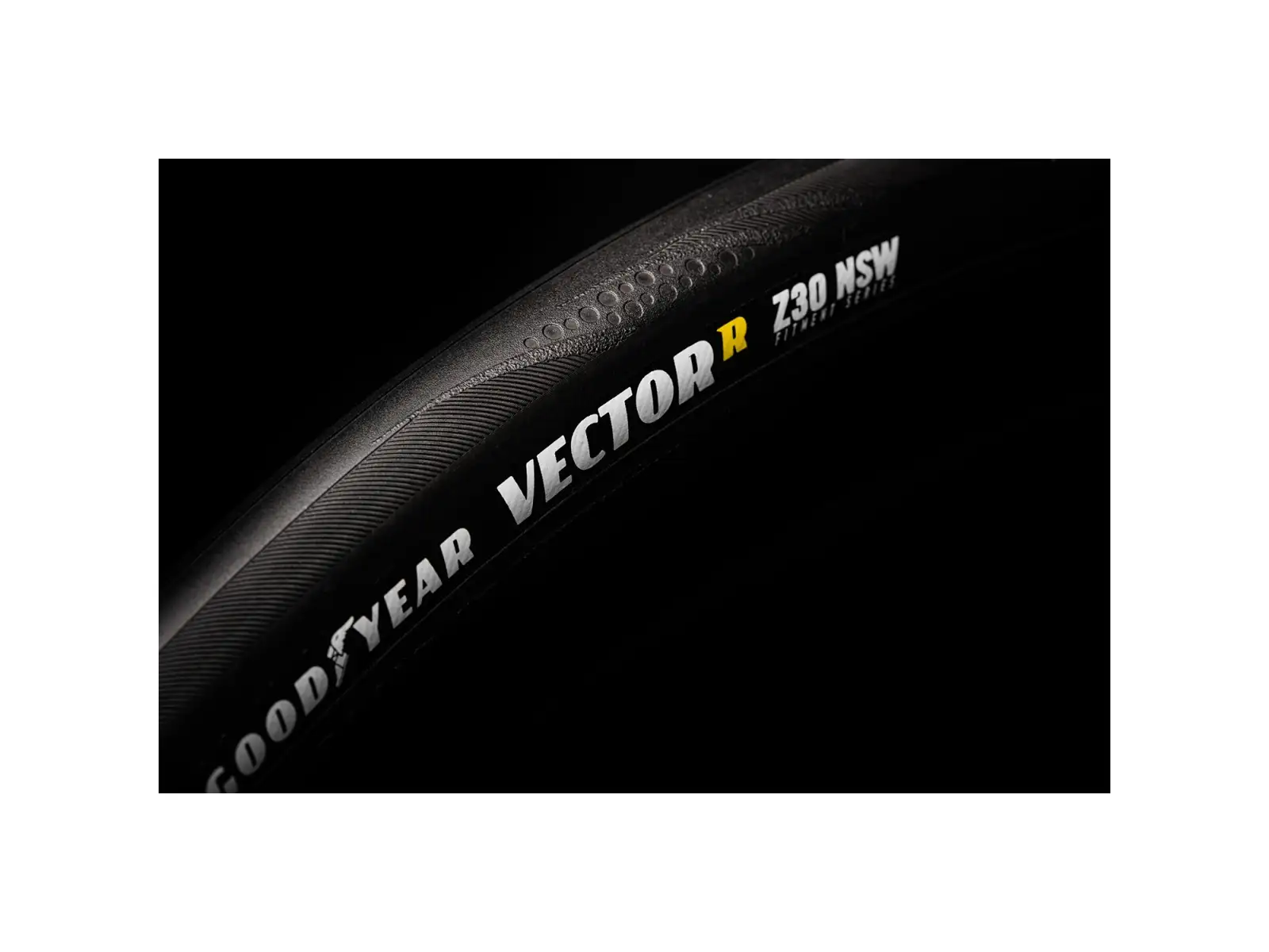Goodyear Vector R Z30 NSW Tubeless cestný plášť 30-622 Black
