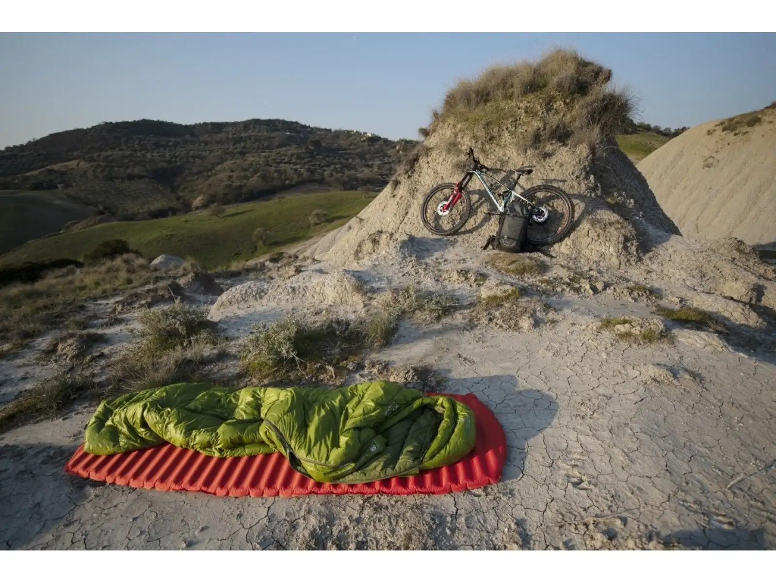 Pinguin Lava 350 spacák 195 cm zelená