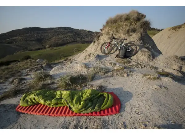 Pinguin Lava 350 spacák 195 cm zelená