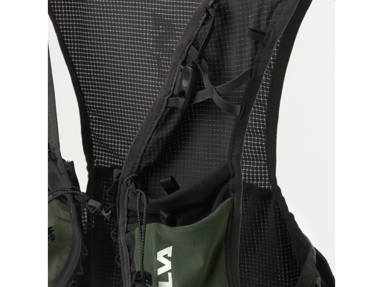 Silva Strive Fly Green bežecká vesta tmavozelená
