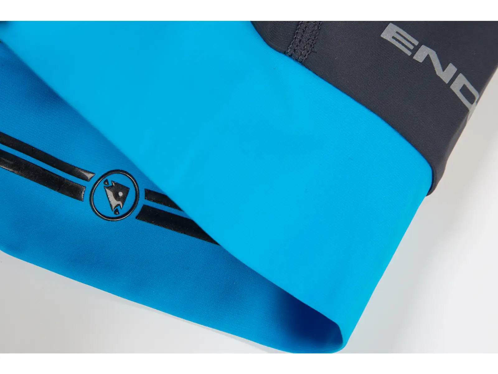 Endura Xtract Lite pánske kraťasy s trakom neon blue