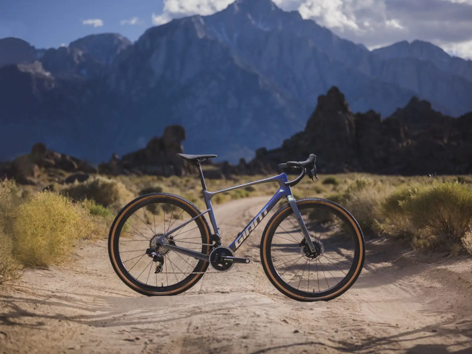 Giant Revolt Advanced Pro 0 M gravel bicykel Interstellar