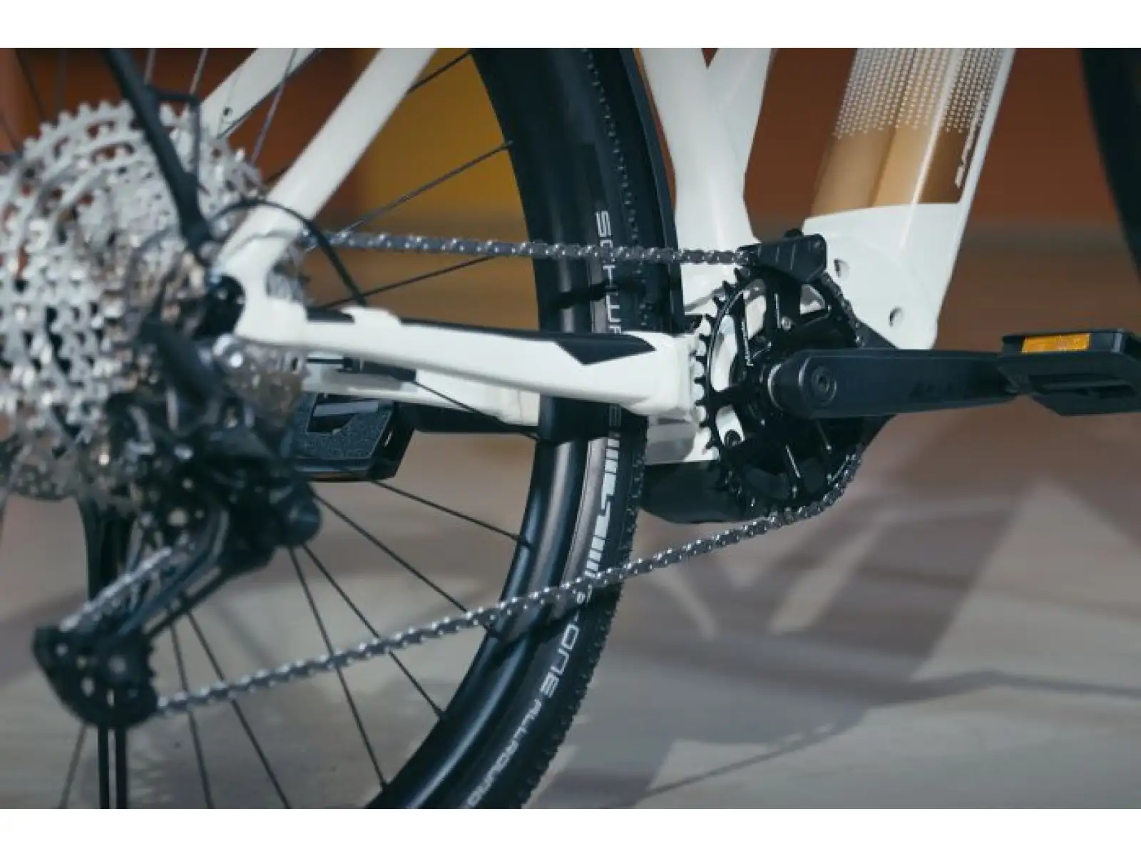 Trekingový elektrobicykel Superior eXR 6090 BL Touring II lesklý biely/medený