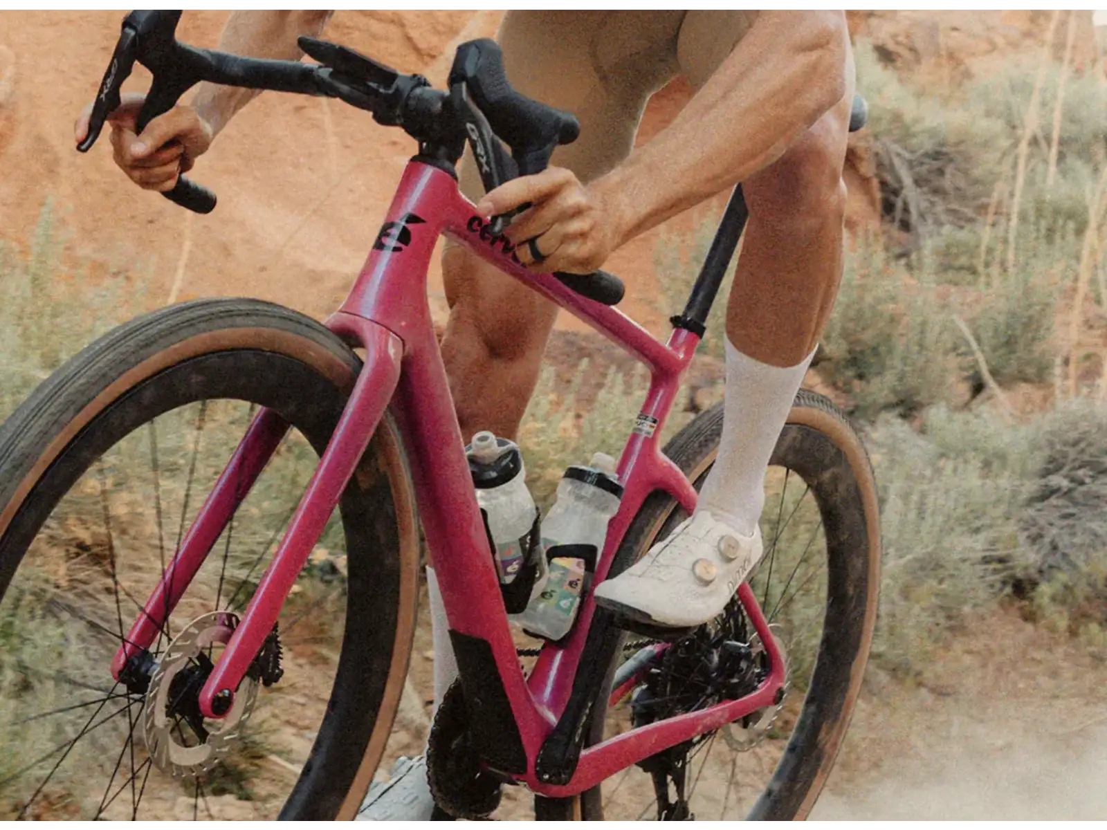 Cervélo Aspero SRAM Apex AXS 1 gravel bicykel Dusty Unicorn