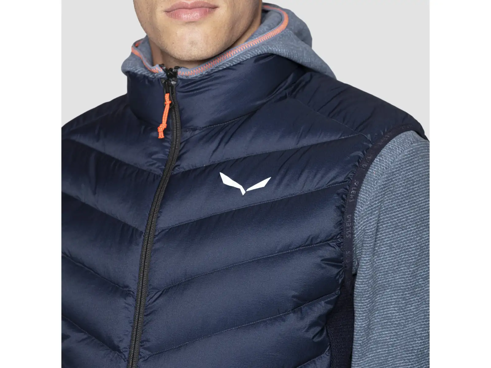 Salewa Fanes Sarner RDS Hybrid pánska vesta v modrej farbe Navy Blazer.
