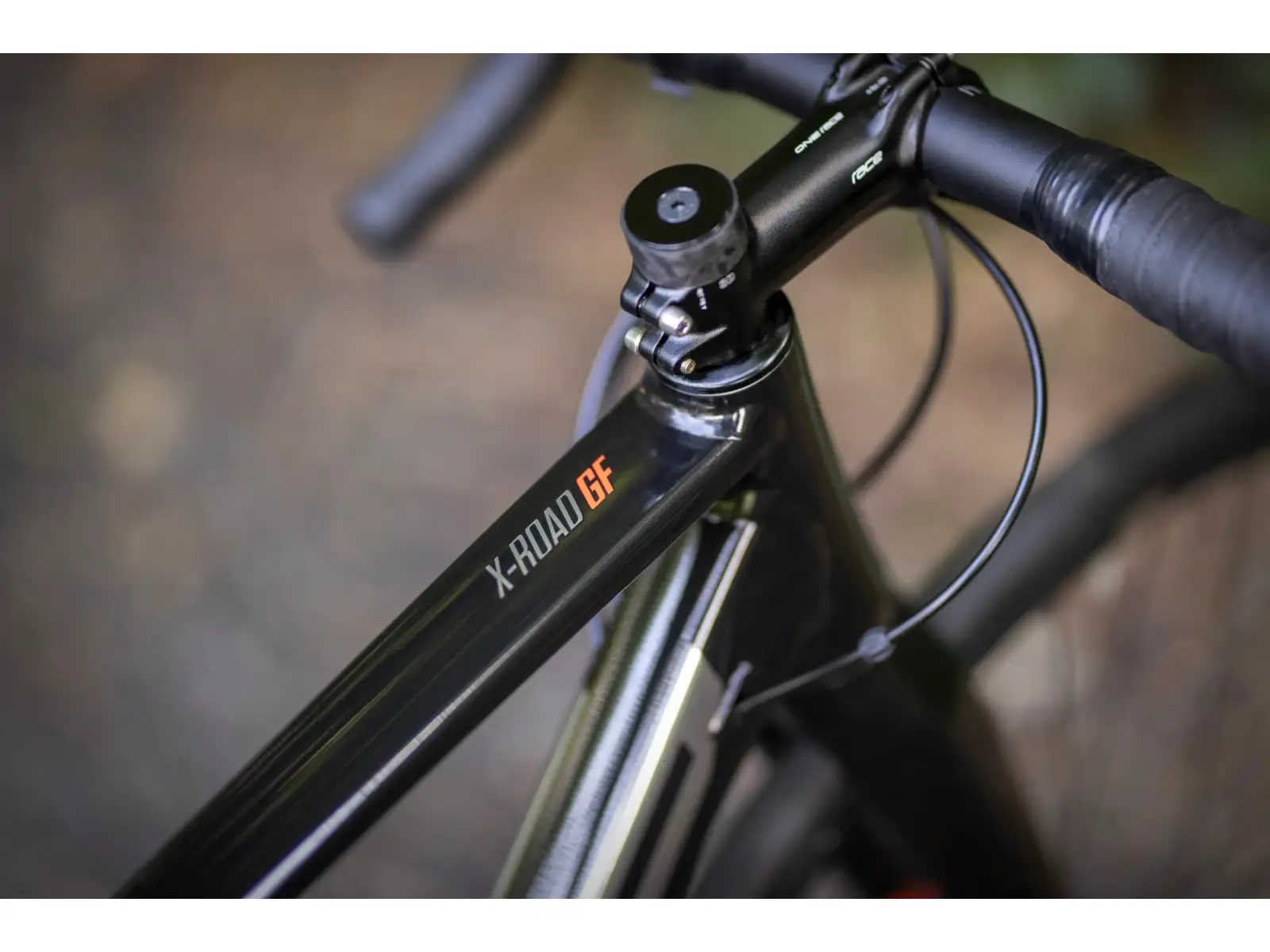 Superior X-Road Issue Gloss Black Metallic/Chrome Silver/Team Red cestný bicykel