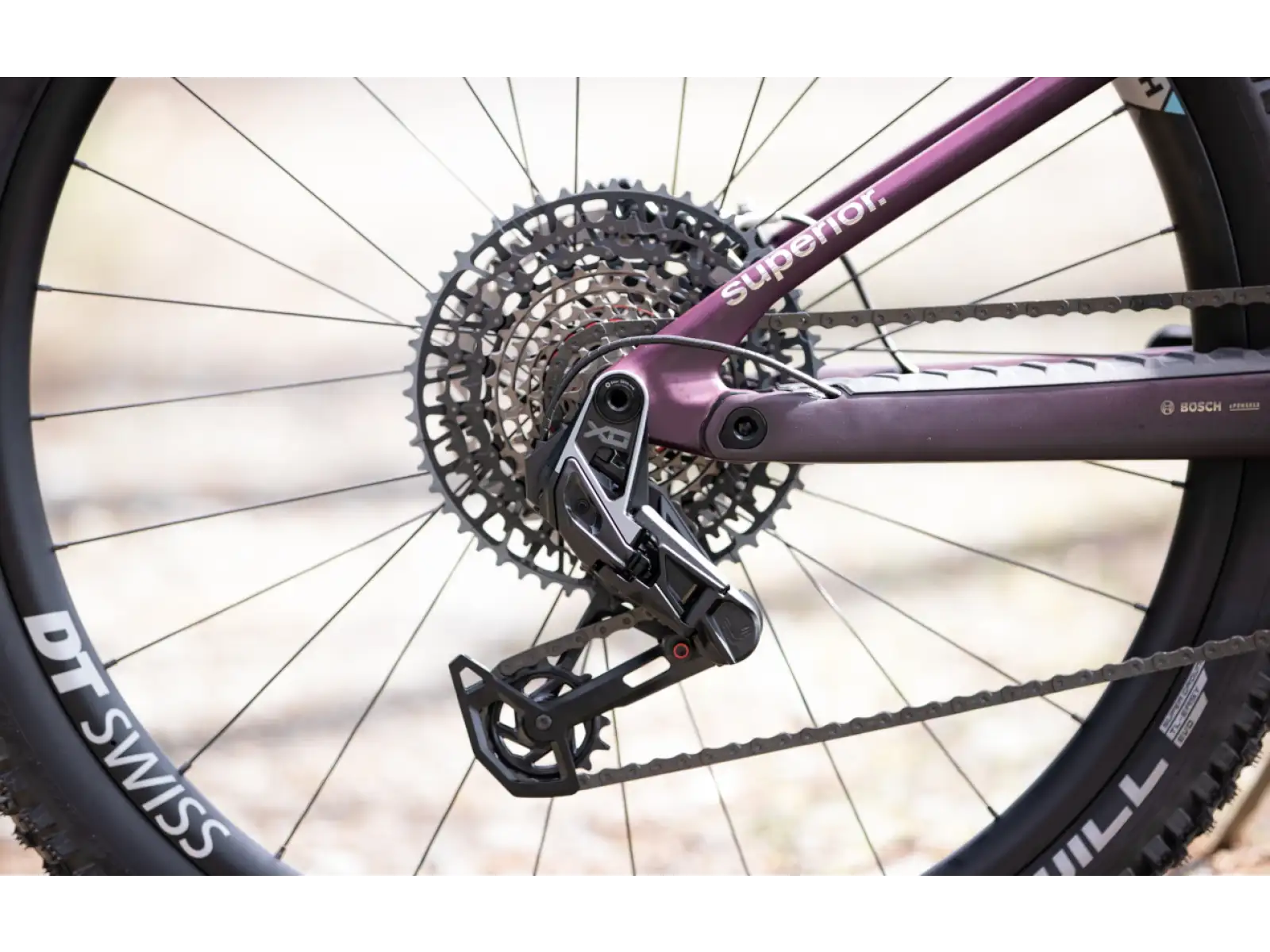 Horský elektrobicykel Superior iXF 9.8 matný jagavý karbón