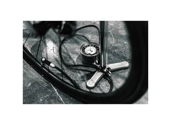 Lezyne CNC Floor Drive 3.5 pumpa Silver Gloss