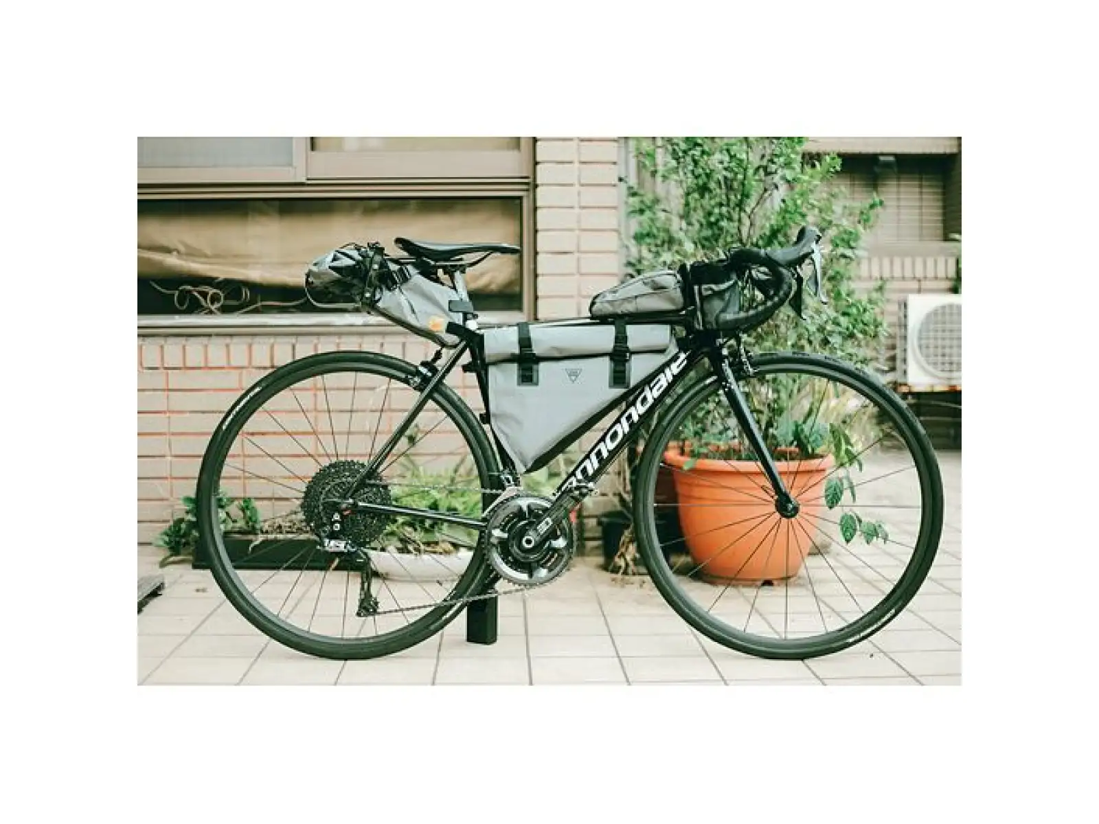 Woho X-Touring Top-Tube taška na rám 850 ml Honeycomb Iron sivá