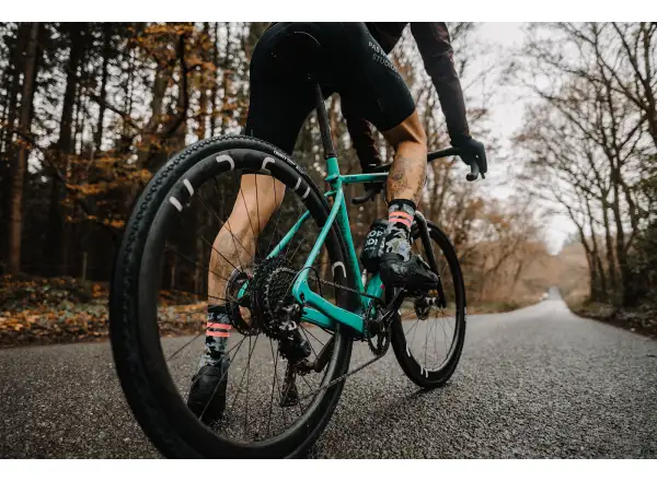 Goodyear County Ultimate Tubeless Complete 650x50 gravel plášť Kevlar Black