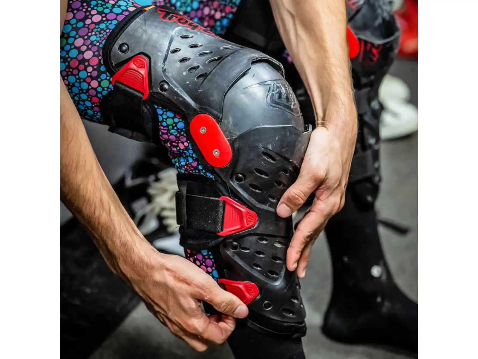 Troy Lee Designs Triad chrániče kolien čierne