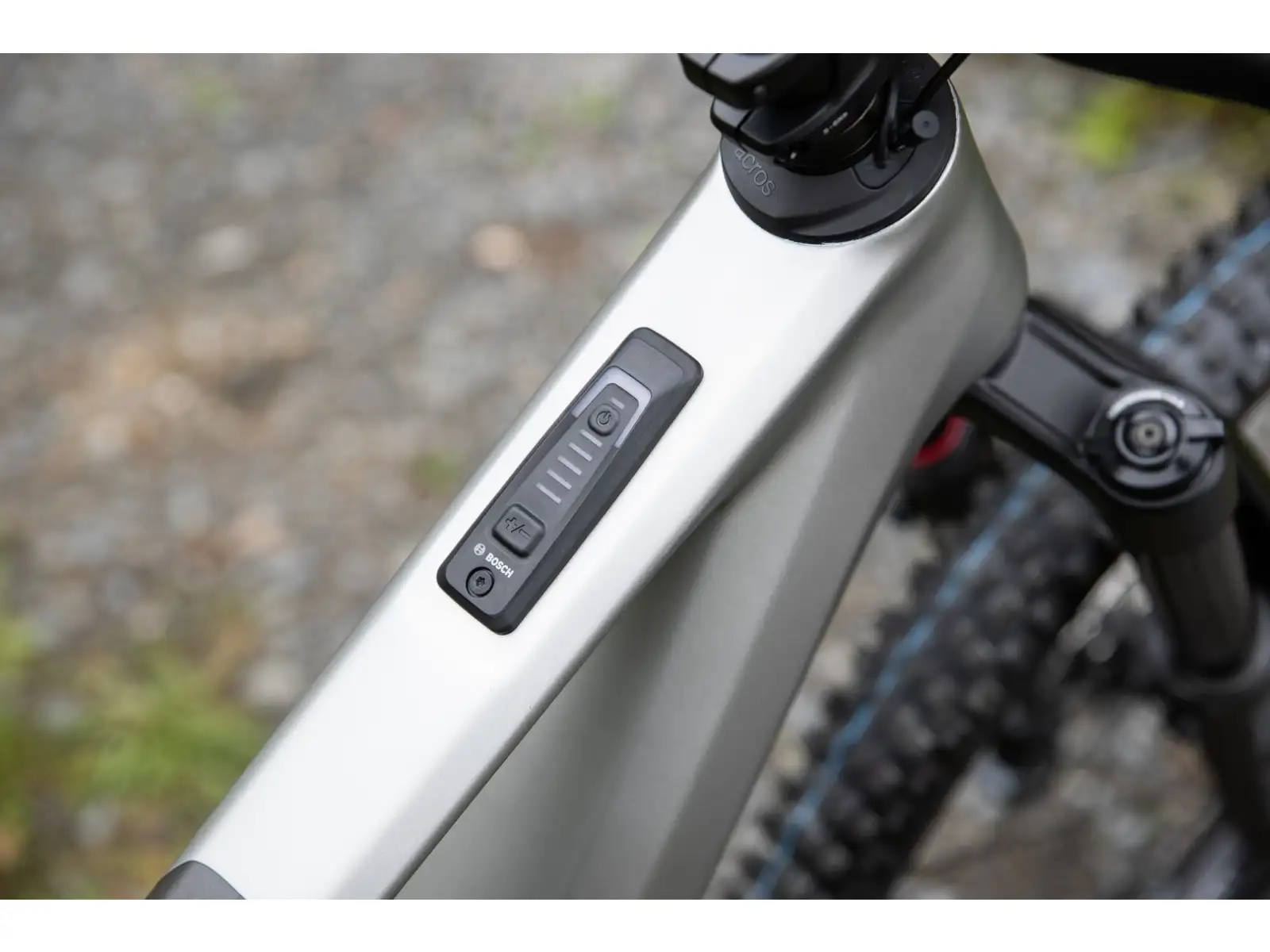 Superior iXF 9.7 celoodpružený elektrobicykel Gloss Chrome / Matte