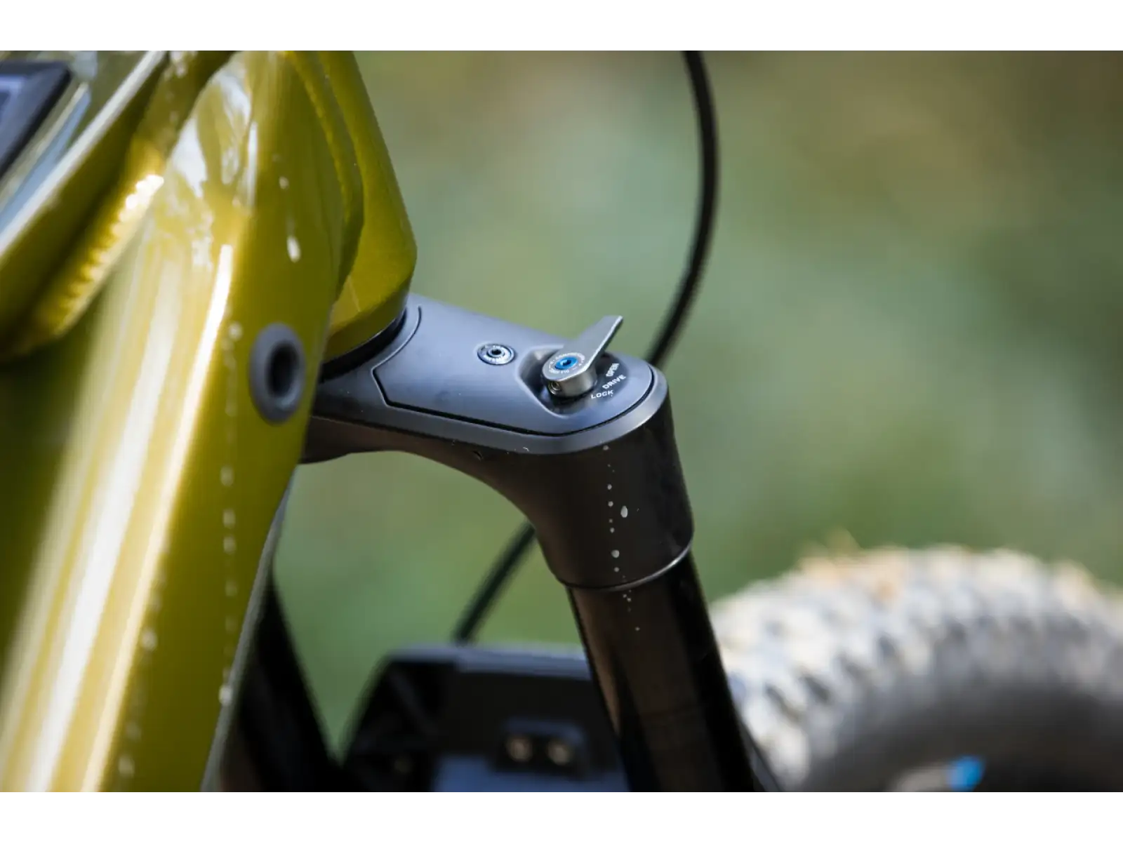 Celoodpružený elektrobicykel Superior eXF 9049 B Gloss Olive Mettalic/Black