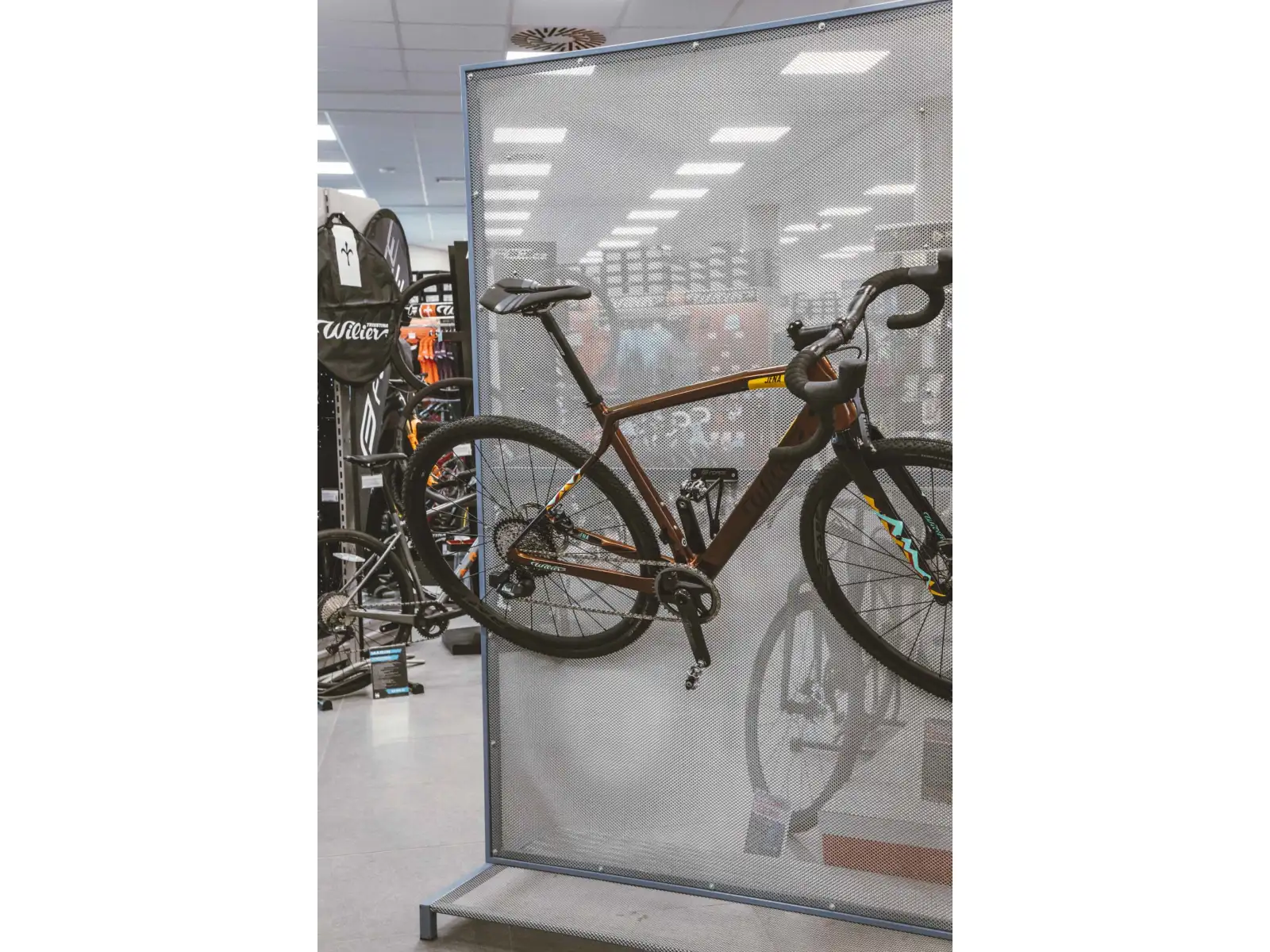 Force Eco držiak bicykla na stenu za pedál čierna