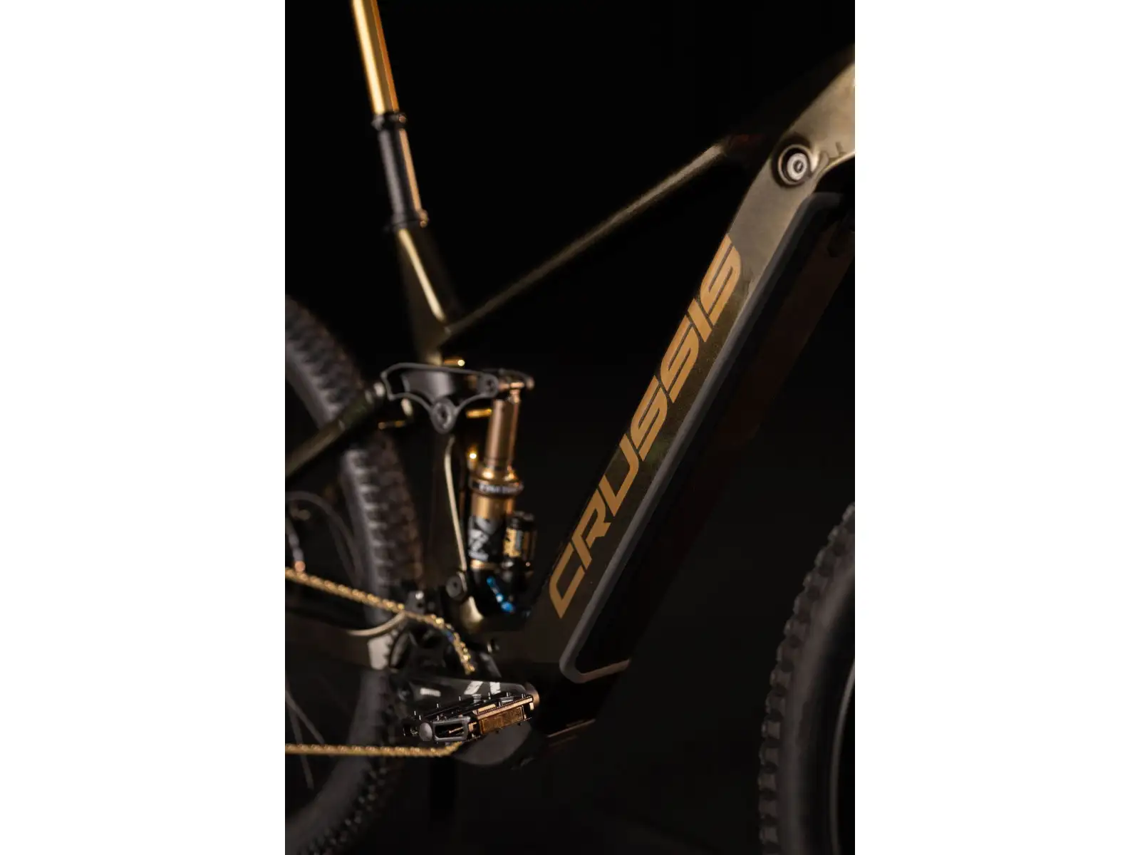 Crussis Legend 68 celoodpružený elektrobicykel