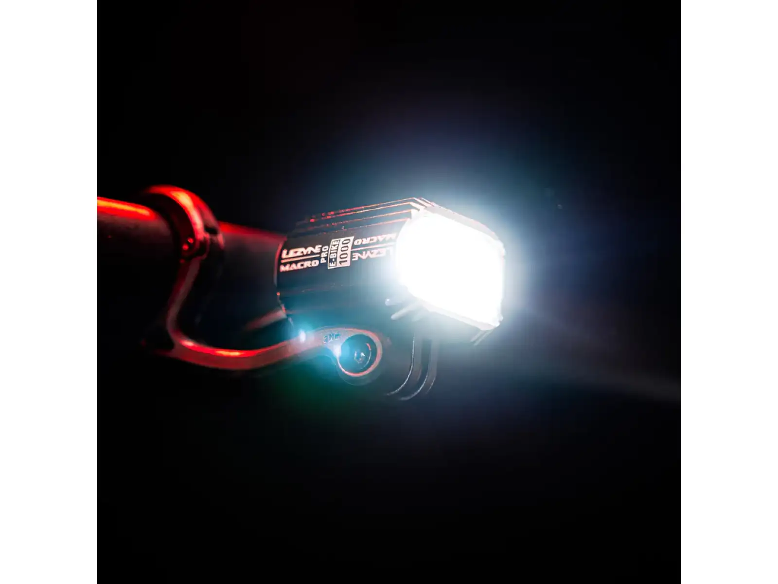Lezyne E-Bike Macro Drive 1000 LED predné svetlo Black