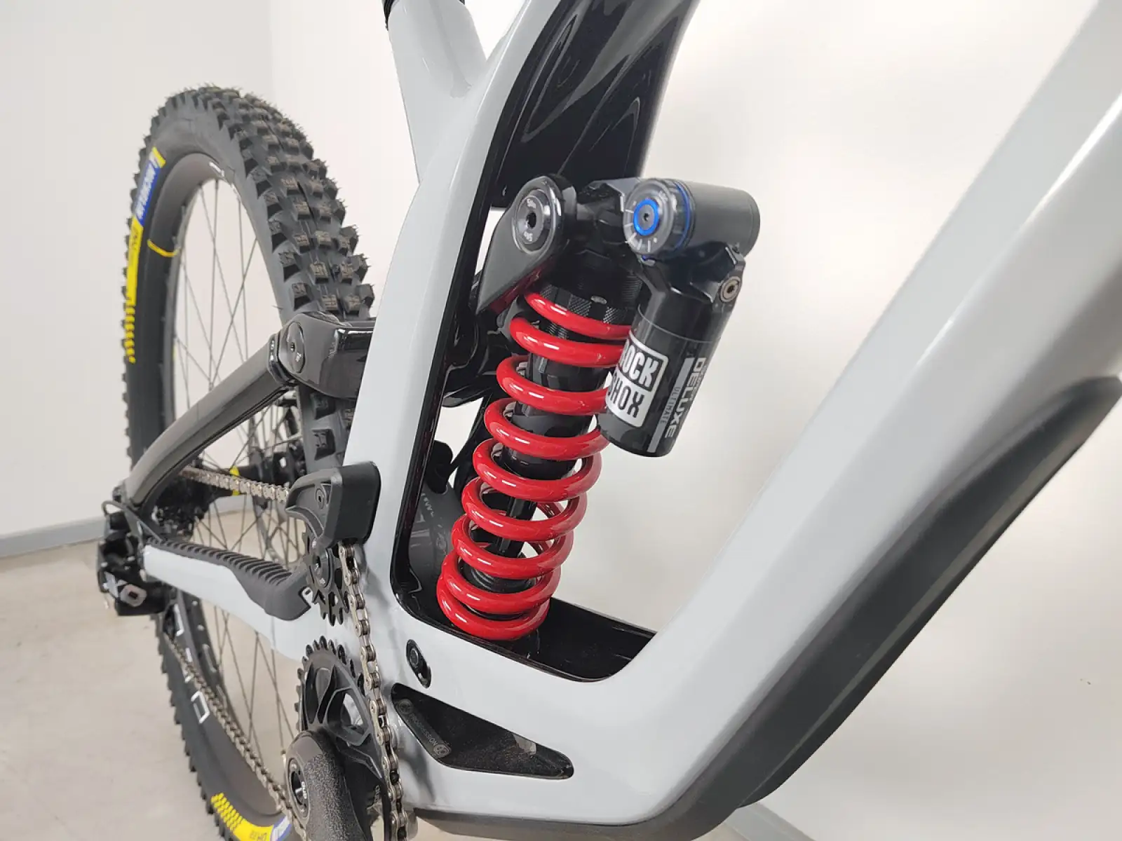 Veľkosť zjazdového bicykla GT Fury Custom. M