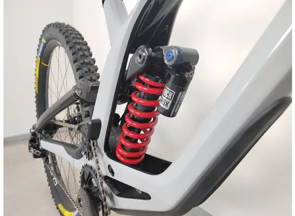 Veľkosť zjazdového bicykla GT Fury Custom. M