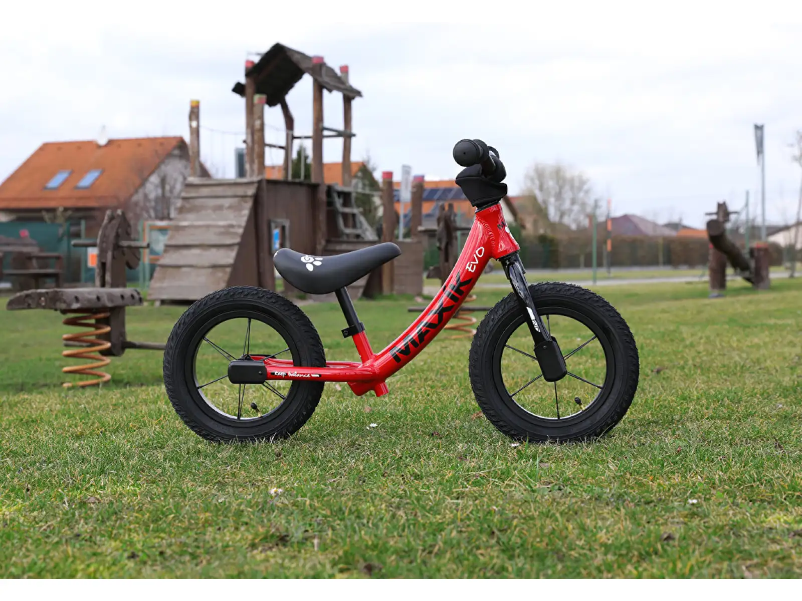 Max1 Maxík Evo Lite odrážadlo červená/čierna