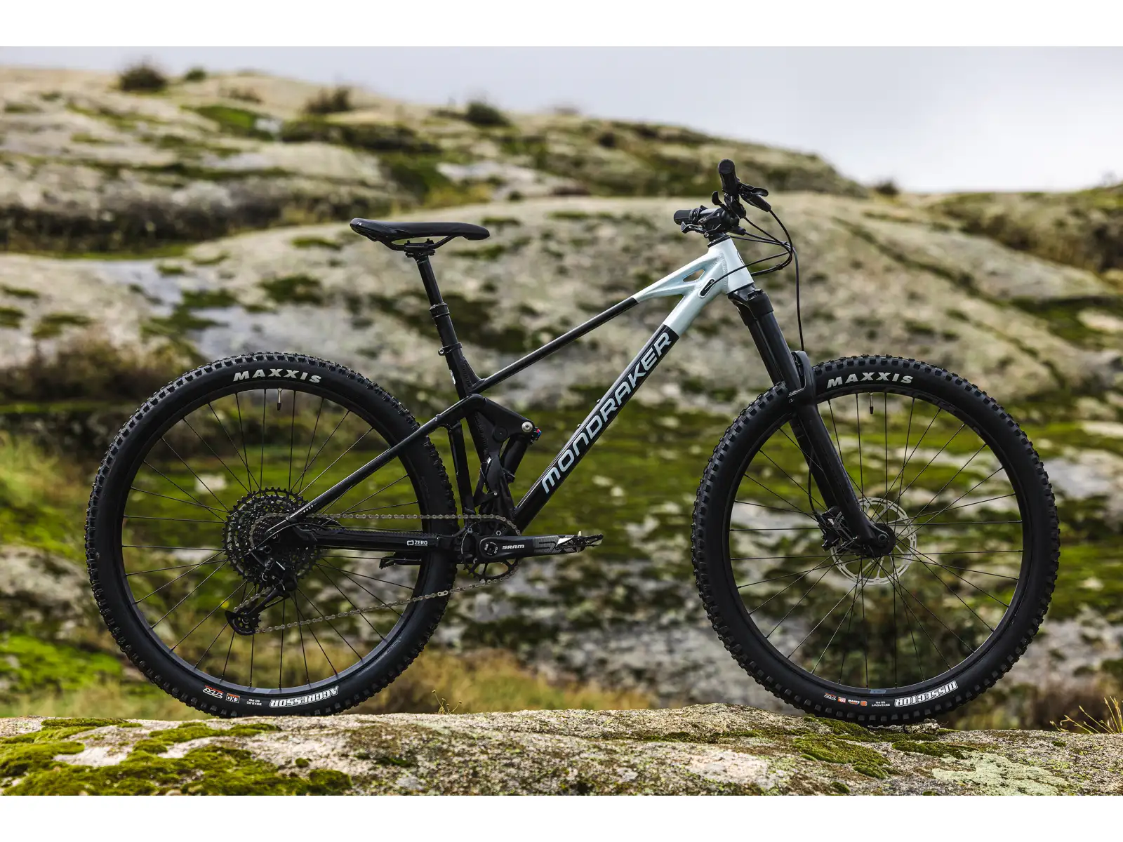 Mondraker Raze celoodpružený bicykel black/dirty white