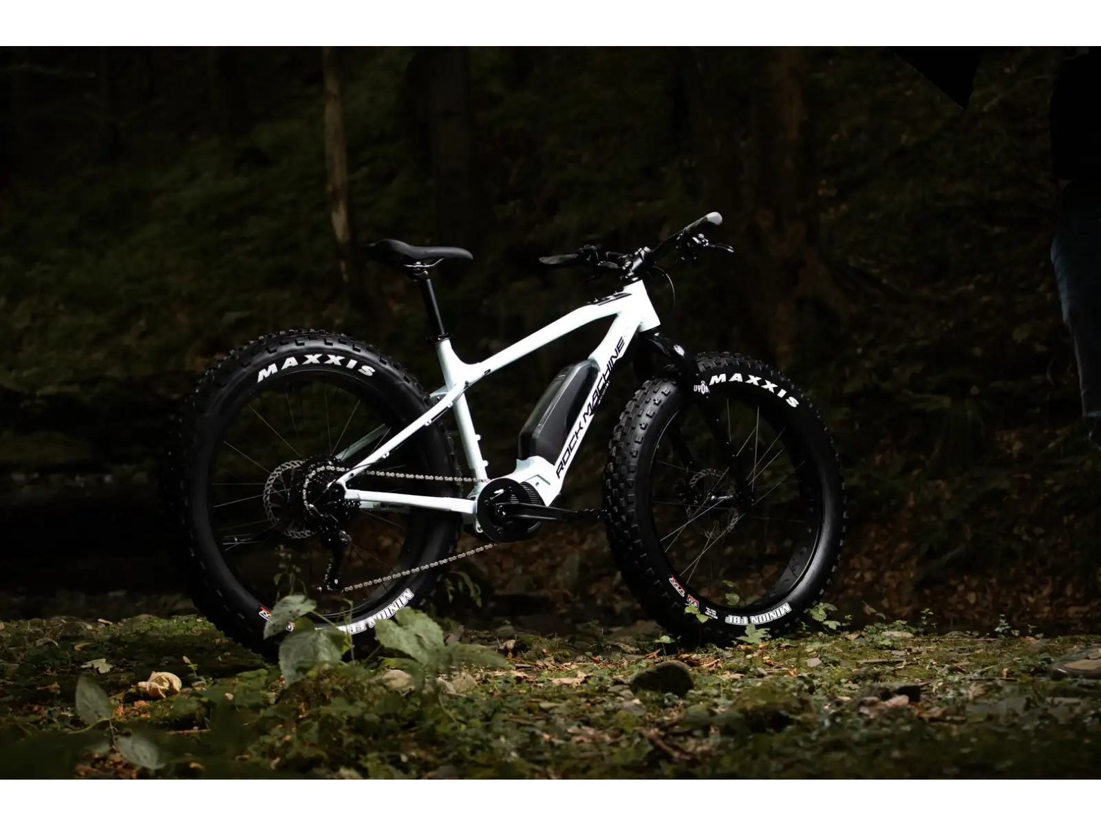 Rock Machine VYÖRY e50 S fatbike elektrobicykel Gloss White/Black VZORKA