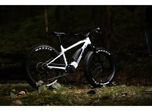 Rock Machine VYÖRY e50 S fatbike elektrobicykel Gloss White/Black VZORKA