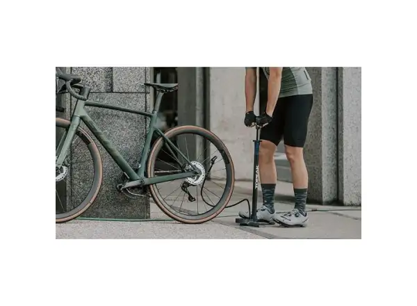 Topeak JoeBlow Roadie EX dielenská pumpa čierna/modrá