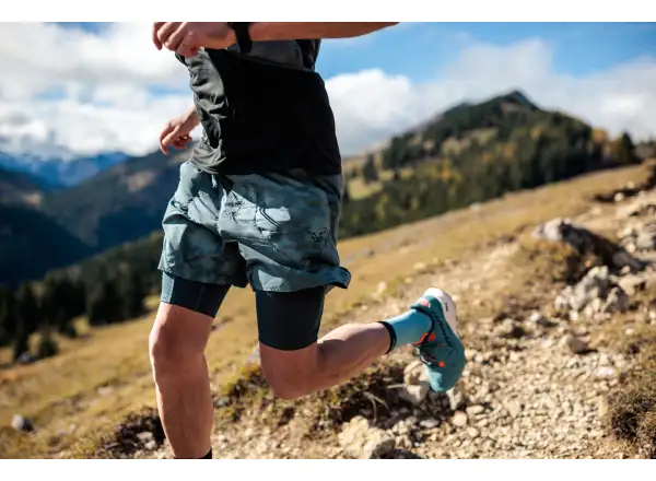 Dynafit Trail Reflective 2v1 pánske bežecké kraťasy Cinder