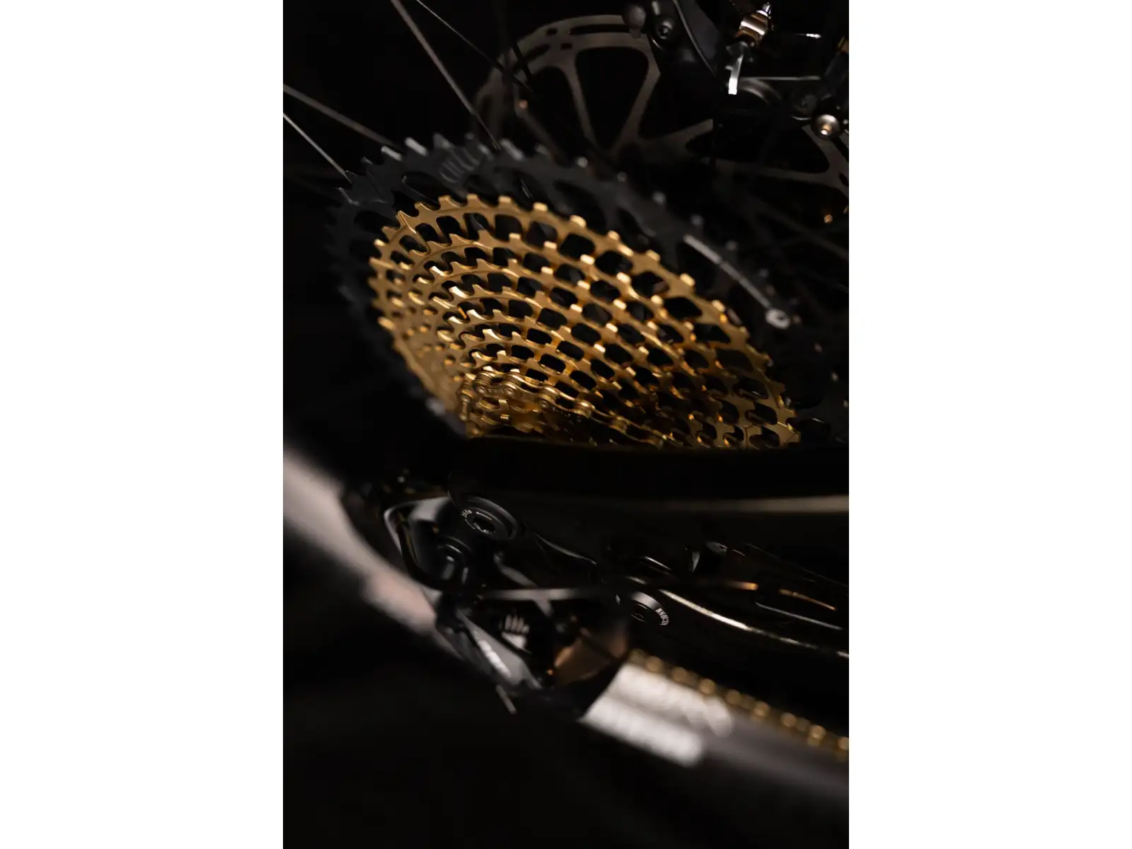 Crussis Legend 68 celoodpružený elektrobicykel