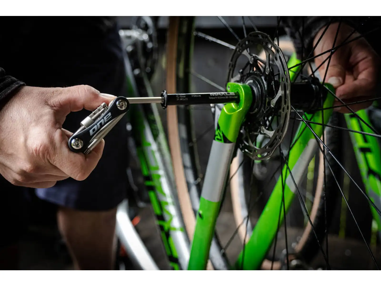 One Bikeparts multikľúč 12 funkcií čierna