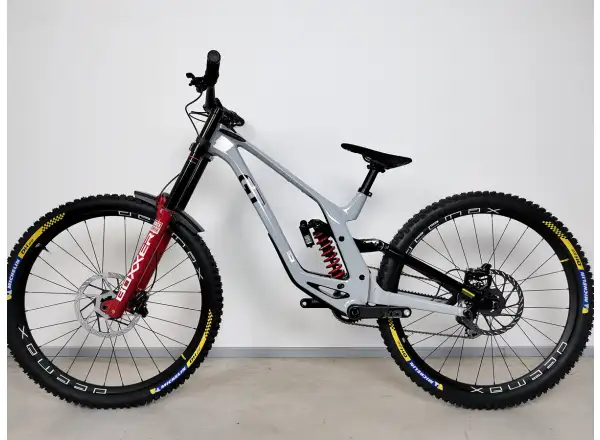 Veľkosť zjazdového bicykla GT Fury Custom. M