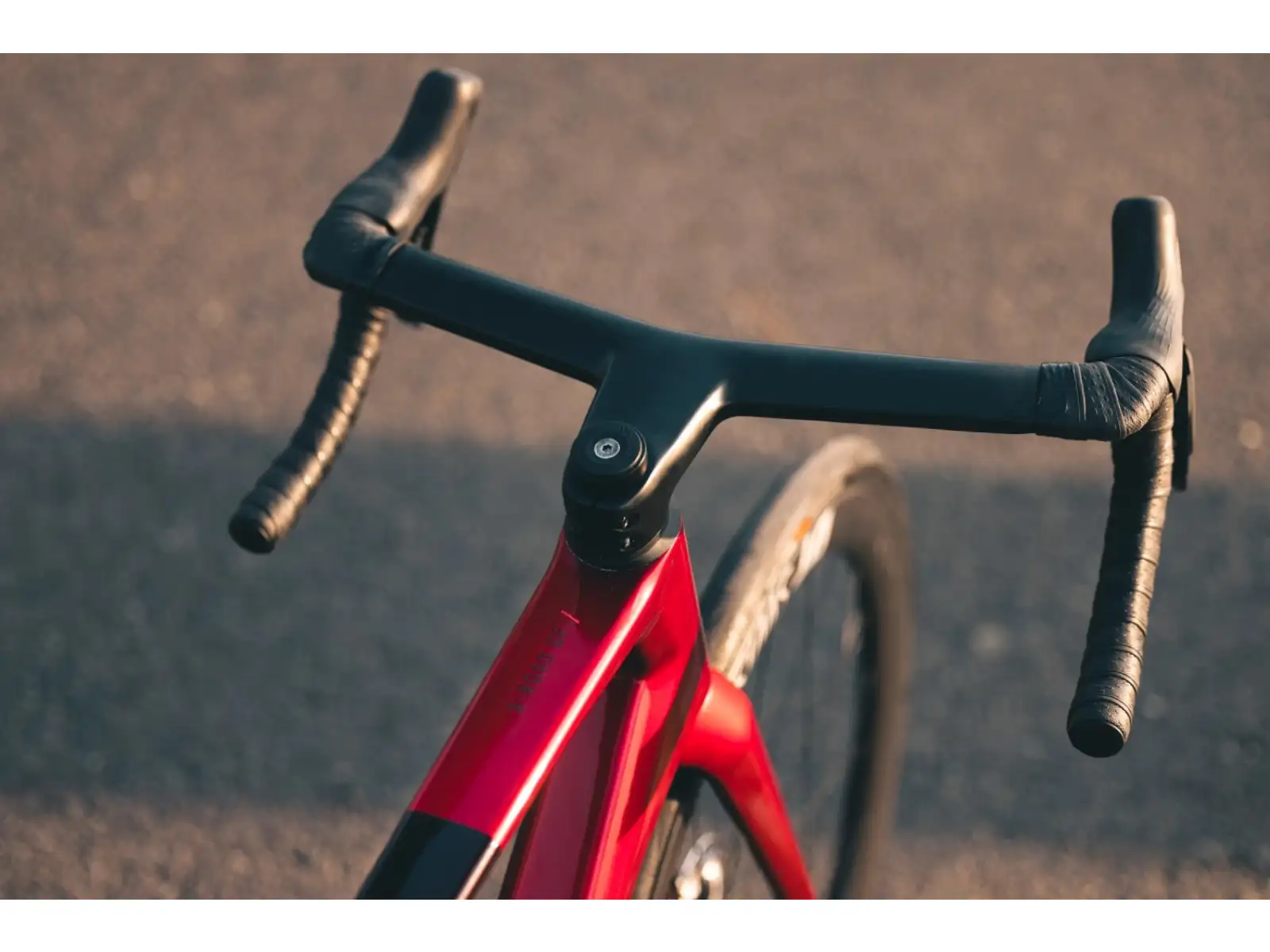 Superior X-Road 9.8 GF lesklý karbón červený