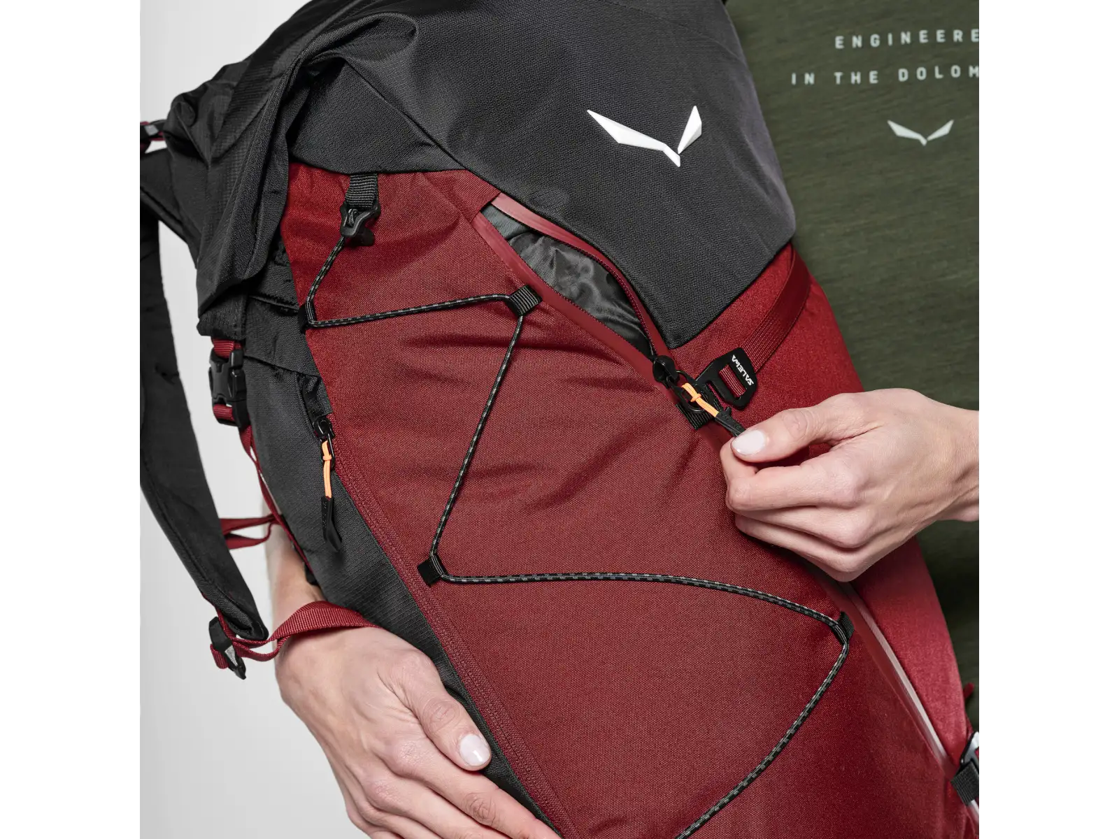 Salewa Puez dámsky turistický batoh 40+5 l Syrah/Black Out