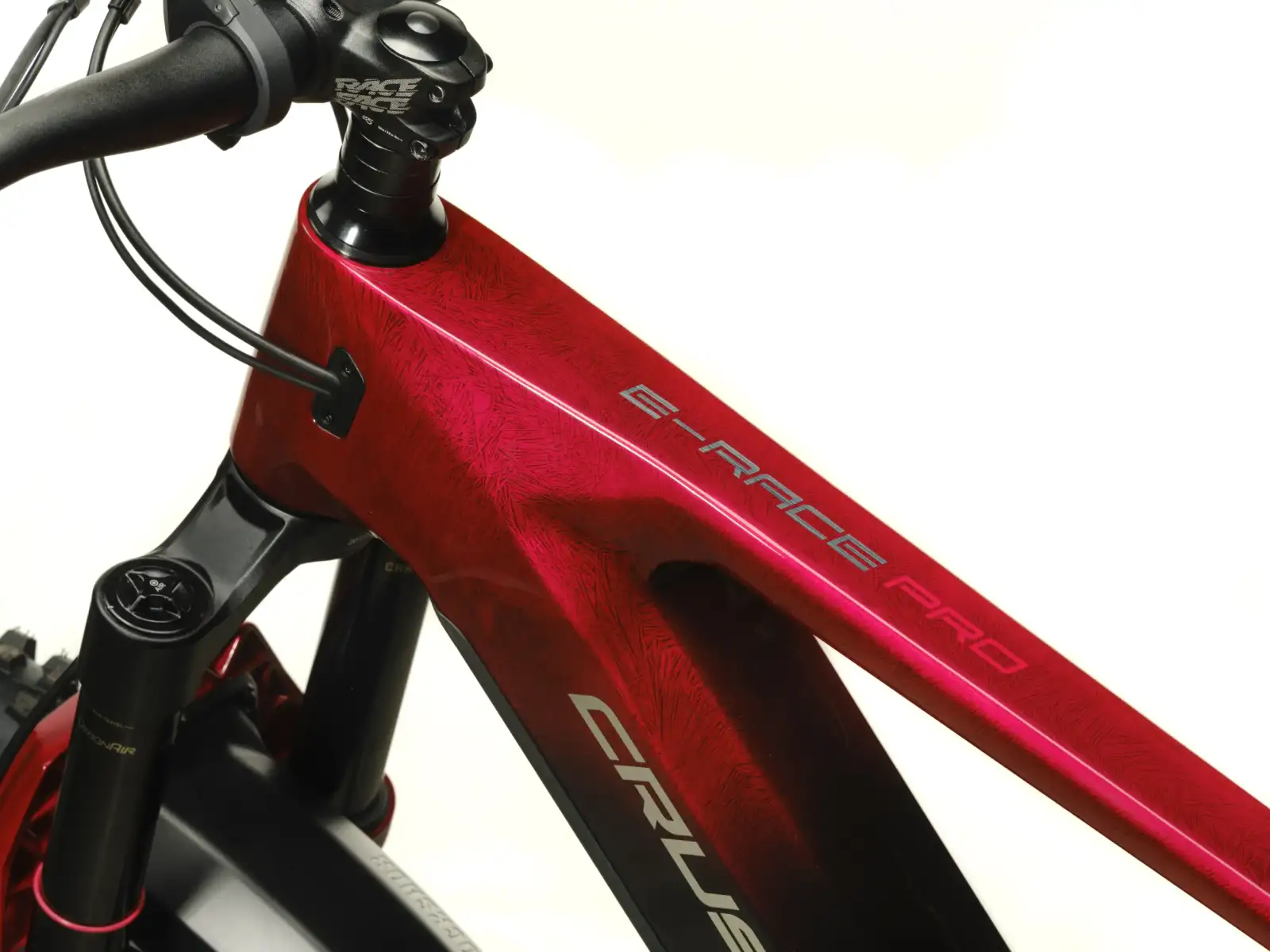 Crussis e-RACE PRO (750 Wh) celoodpružený elektrobicykel